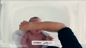 حمام کردن نوزاد: راهنمایی ساده و کاربردی برای والدین نوپا