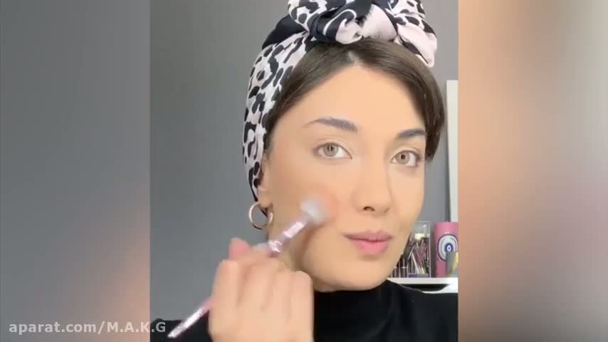 کاور ویدیوی آرایش دخترونه ساده: راز زیبایی با چند ترفند